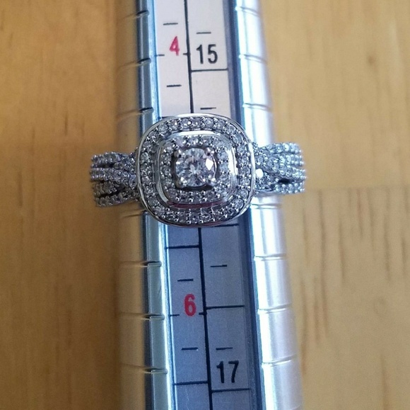 SOLD!Diamond Round Double Halo 10k gold Bridal Set - Picture 8 of 8